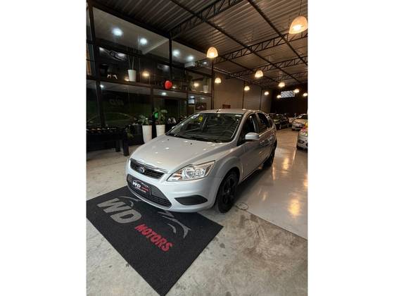 FORD FOCUS 1.6 GL 8V FLEX 4P MANUAL FORD FOCUS 1.6 GL 8V FLEX 4P MANUAL
